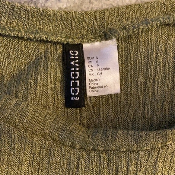 H & M Devided Army Green Ribbed Top with Cutout Sleeves Top Size Small - Picture 7 of 7